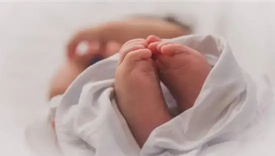 حملت من شقيقها .. كشف ملابسات العثور على رضيعة بأحد شوارع مدينة نصر