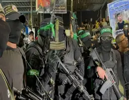القسام تستهدف قوات الاحتلال في موقع كرم أبو سالم بصواريخ رجوم