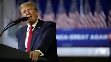 ستورمي دانييلز.. لماذا قبلت الحصول على 130 ألف دولار للصمت عن علاقتها مع ترامب قبل انتخابات 2016؟