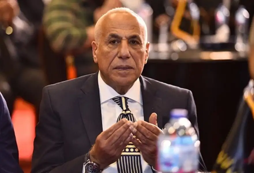حسين لبيب يجتمع بلاعبي الزمالك قبل مواجهة نهضة بركان