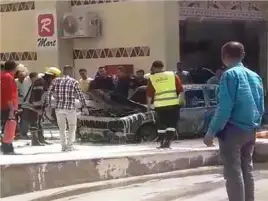 محافظ أسوان يتابع جهود احتواء حريق بسيارة داخل إحدى محطات الوقود