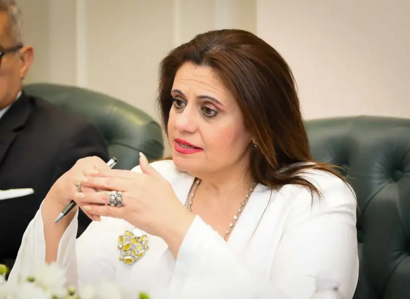 وزيرة الهجرة تترأس لجنة المقابلات الشخصية للوظائف القيادية والإشرافية