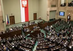 وزراء جدد يؤدون اليمين الدستورية أمام رئيس بولندا بعد تعديل وزاري