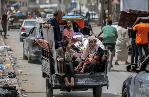 فلسطينيون ينزحون مجددا بعد معاودة الهجوم الإسرائيلي على شمال غزة