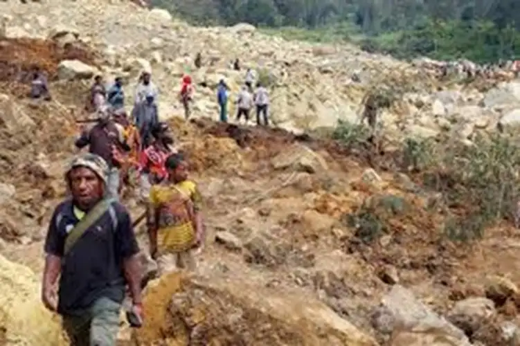 إدارة الكوارث في بابوا غينيا الجديدة تخشى وفاة ألفي شخص عقب انهيار أرضي