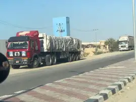 610 شاحنات مساعدات في رفح تترقب إشارة التحرك لإغاثة غزة