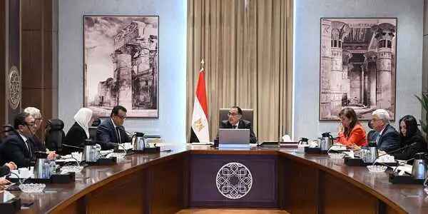 مدبولي يشيد بانخفاض معدلات النمو السكاني والمواليد: له أثر إيجابي على الوضع الاقتصادي