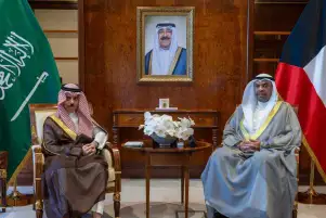 وزيرا الخارجية الكويتي والسعودي يبحثان التطورات الإقليمية