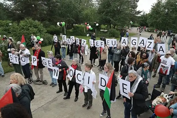 فرنسا: مظاهرة داعمة لفلسطين على نهر السين