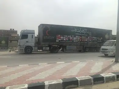 الهلال الأحمر: دخول 200 شاحنة مساعدات لغزة عبر كرم أبو سالم بعد توقف 4 أيام