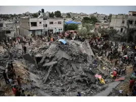 مصادر طبية فلسطينية: استشهاد 62 على الأقل في الهجمات الإسرائيلية على وسط غزة