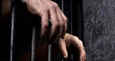 المؤبد لـ4 متهمين بسرقة طالب تحت تهديد السلاح في الإسكندرية