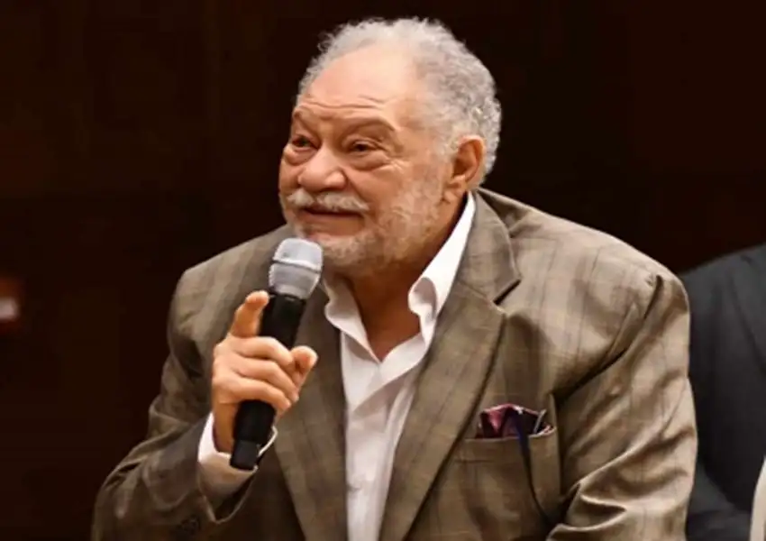 يحيي الفخراني: الذكاء الاصطناعي تداخل مع كافة المجالات.. ويجب حماية حقوق الفنانين