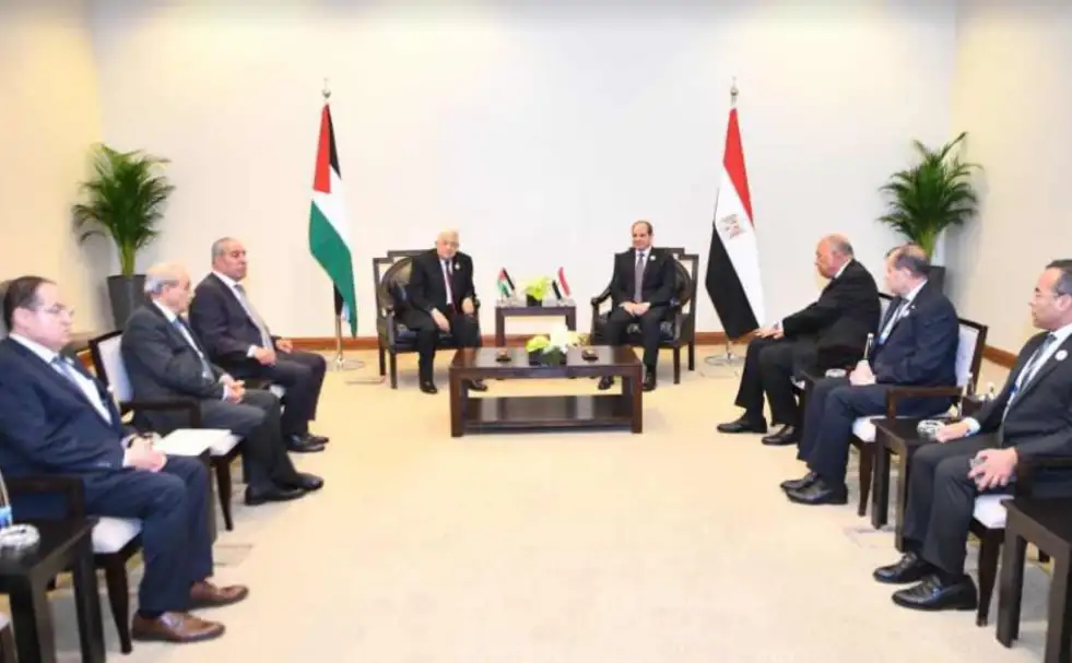 السيسي والرئيس الفلسطيني يبحثان تطورات الجهود المشتركة لوقف الحرب في غزة