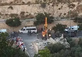 الضفة.. جيش الاحتلال الإسرائيلي يهدم منزلا في قرية بالخليل