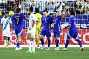 ميسي يقود الأرجنتين لفوز عريض في ودية جواتيمالا
