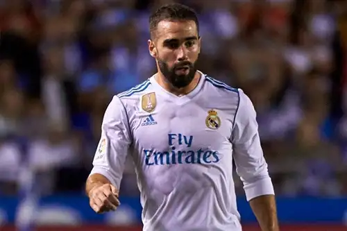 تقارير: ريال مدريد يبدأ التفاوض على تمديد عقد كارفاخال