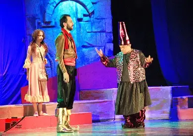 بسبب الإقبال الكبير.. عرض «الحلم حلاوة» يعتذر لجمهوره الذين لم يتمكنوا من الحضور