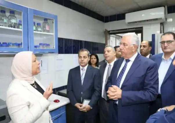 وزير الزراعة يتفقد معمل سمارت لاب لتشخيص الأمراض النباتية