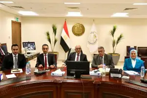 وزير التربية والتعليم يتابع امتحانات الثانوية العامة لمادة اللغة الثانية من خلال غرفة العمليات المركزية بالوزارة
