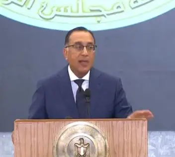 رئيس الوزراء: غلق المحلات التجارية 10 مساء باستثناء الصيدليات والسوبر ماركت