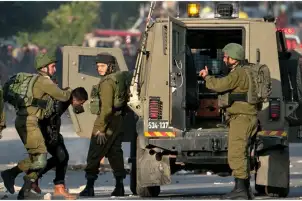 قوات الاحتلال الإسرائيلية تعتقل 16 فلسطينيا من الضفة الغربية