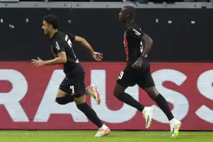 ليس ليفربول.. عمر مرموش يقترب من الانتقال لأحد عمالقة الدوري الإنجليزي