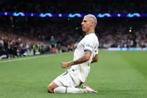 توتنهام يحدد سعر بيع نجمه للأهلي السعودي