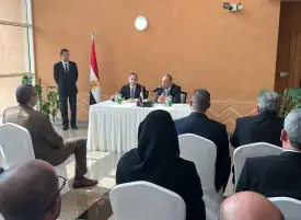 وزير الخارجية والهجرة يعقد لقاء مع رموز الجالية المصرية في قطر