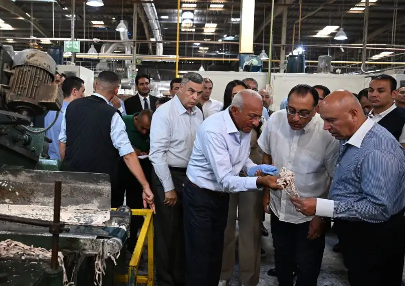 رئيس الوزراء يتفقد مصنع شركة نايل لينين جروب للنسيج والمفروشات بالمنطقة الحرة العامة بالإسكندرية