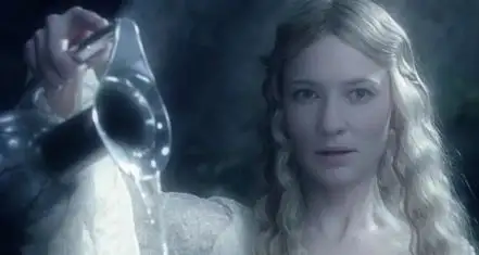 شطيرة مجانية.. كيت بلانشيت تكشف عن أجرها في فيلم The Lord of the Rings