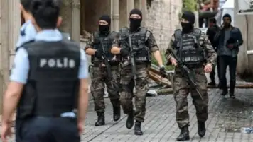 إصابة 5 أشخاص في هجوم طعن غرب تركيا