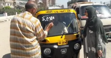 حملات لتنظيم حركة سير التوك توك وتعليق ملصقات التعريفة بالمنوفية
