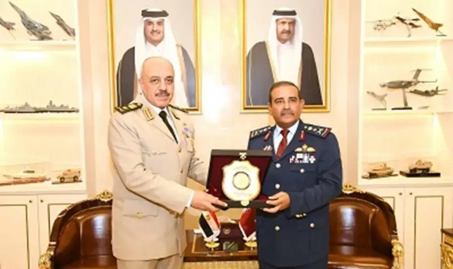 الفريق أحمد خليفة يعود إلى أرض الوطن عقب انتهاء زيارته الرسمية لقطر