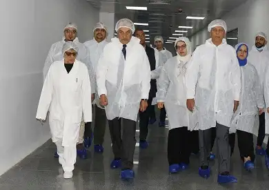 وزير قطاع الأعمال العام يتفقد أعمال التطوير بشركة النيل للأدوية
