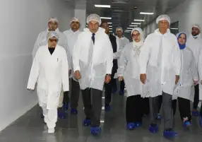 وزير قطاع الأعمال العام يتفقد أعمال التطوير بشركة النيل للأدوية