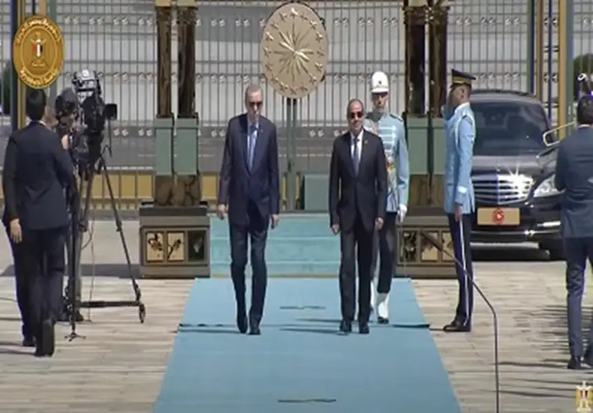 السيسي يتوجه إلى تركيا في زيارة رسمية تلبية للدعوة المقدمة من أردوغان