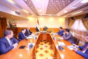 وزيرة التضامن تبحث مع رئيس المشروعات المتوسطة والصغيرة مجالات دعم أصحاب الحرف اليدوية والتراثية