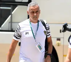 جوميز يراقب الأهلي من المدرجات في كينيا