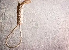 شنق نفسه في السرير.. مصرع طفل أثناء اللهو بمنزله في أكتوبر