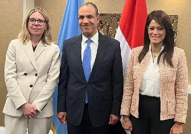 وزير الخارجية والهجرة يلتقي مع مدير عام العمليات بالبنك الدولي