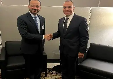 وزير الخارجية يبحث دعم إحلال السلام بالشرق الأوسط مع نظيره العمانى