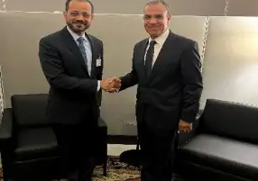 وزير الخارجية يبحث دعم إحلال السلام بالشرق الأوسط مع نظيره العمانى