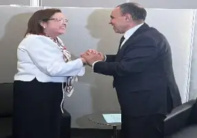 وزير الخارجية يلتقي نظيرته السلفادورية