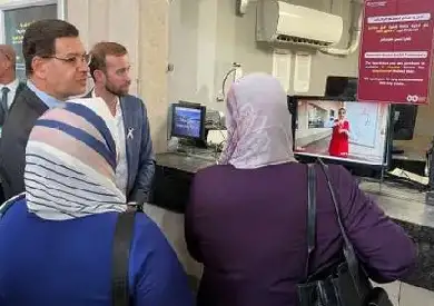إطلاق أول شاشة لعرض الإرشادات بلغة الإشارة في القطار الكهربائي الخفيف