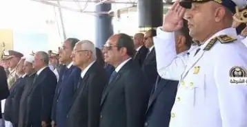 أكاديمية الشرطة تقدم هدية تذكارية للرئيس السيسي