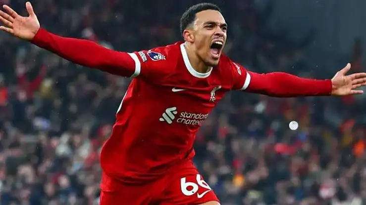 ألكسندر أرنولد يوافق على الإنتقال إلي ريال مدريد الصيف القادم