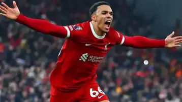 ألكسندر أرنولد يوافق على الإنتقال إلي ريال مدريد الصيف القادم