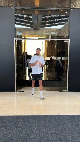 بيراميدز في طريقه ملعب آل نهيان استعداداً لمواجهة الزمالك