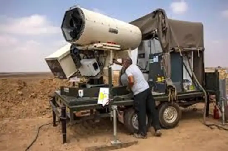 إسرائيل تعتزم إضافة نظام الشعاع الحديدي إلى دفاعاتها الجوية العام المقبل.. ما هي إمكاناته؟